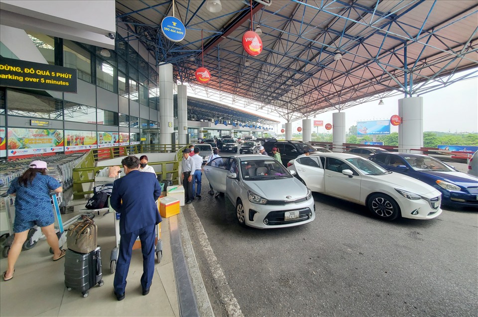 https://dichvu86.com/wp-content/uploads/2025/10/taxi-san-bay-noi-bai-5.jpeg